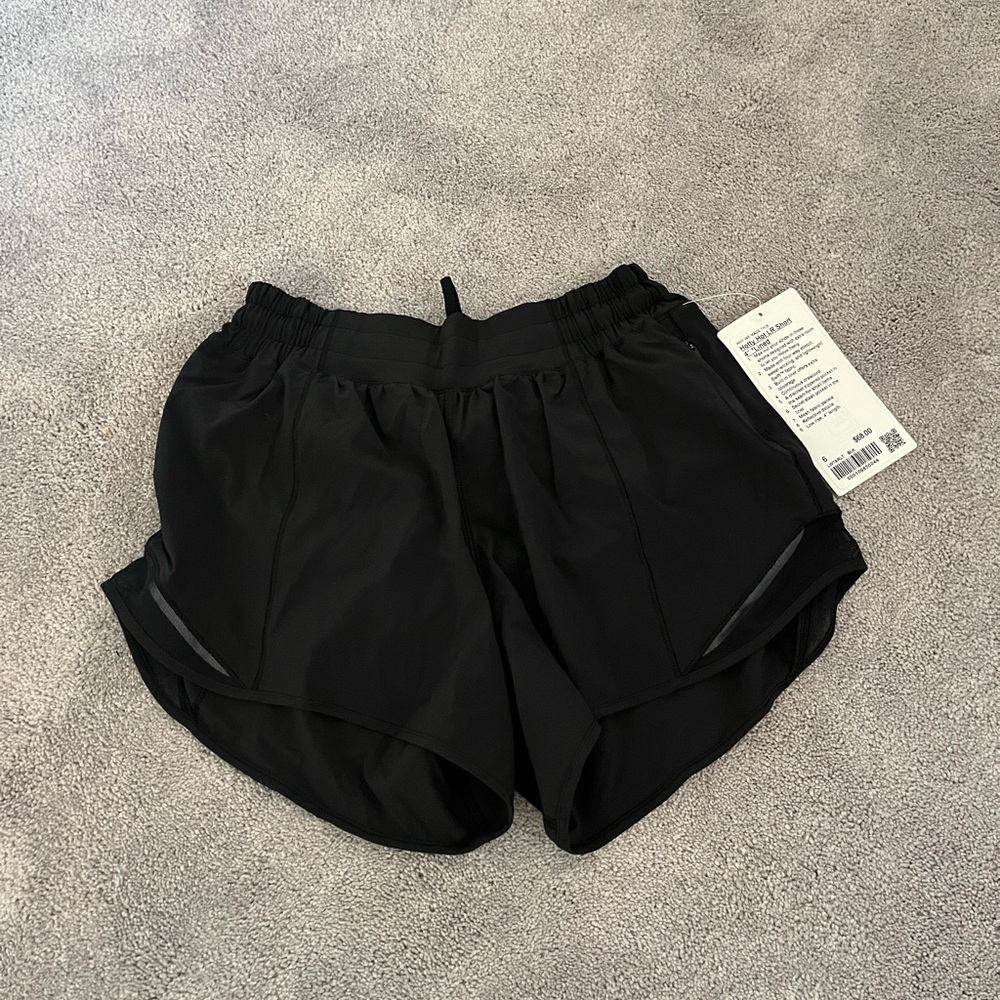 Lululemon black Hotty Hots size 6 4 inch